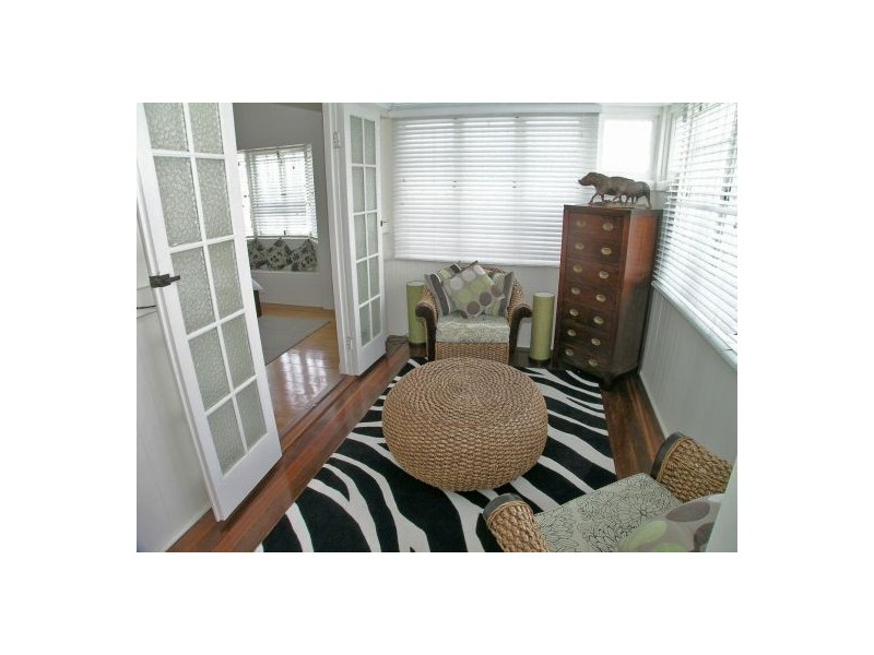 19 Pelham Street, Coorparoo QLD 4151