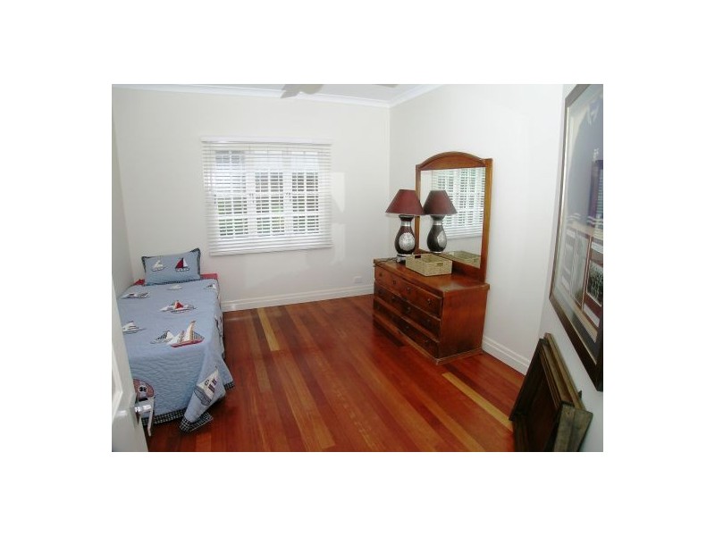 19 Pelham Street, Coorparoo QLD 4151