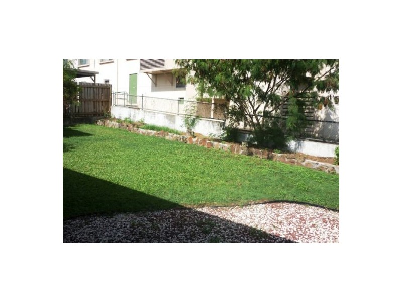 8 Brinawa Street, Camp Hill QLD 4152