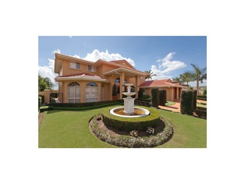 60 Golden Oak Cr, Carindale QLD 4152