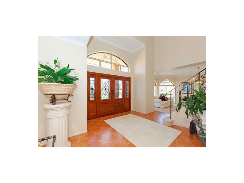 60 Golden Oak Cr, Carindale QLD 4152