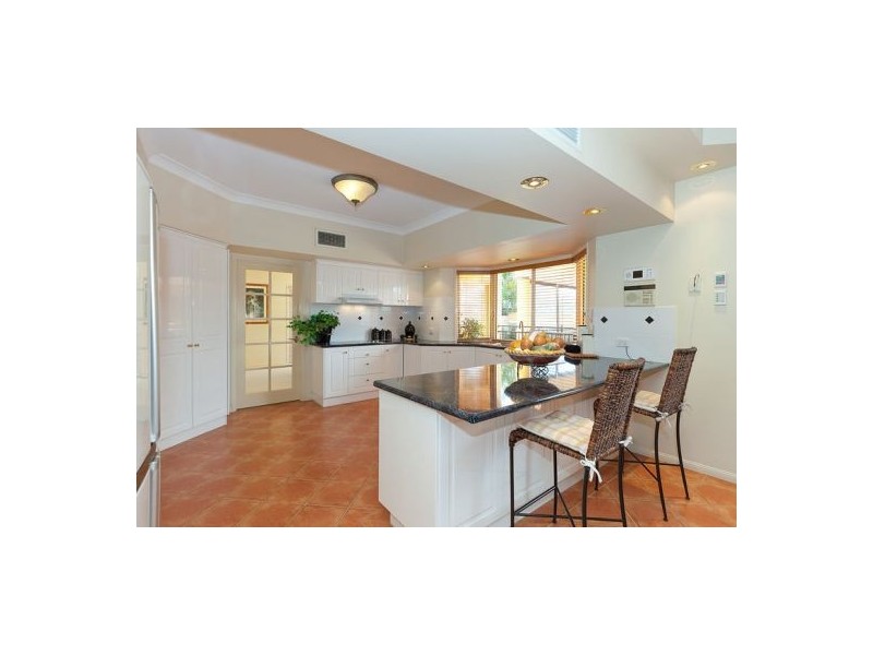 60 Golden Oak Cr, Carindale QLD 4152