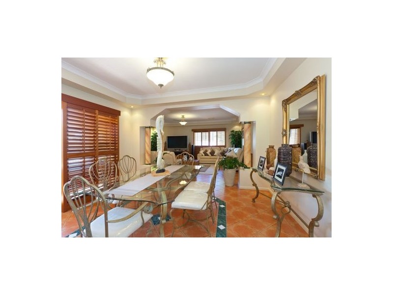 60 Golden Oak Cr, Carindale QLD 4152