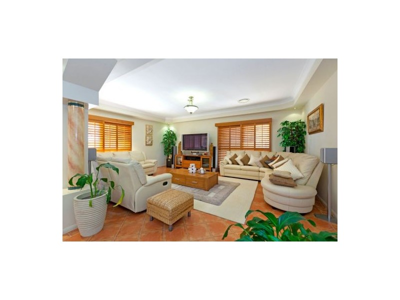 60 Golden Oak Cr, Carindale QLD 4152