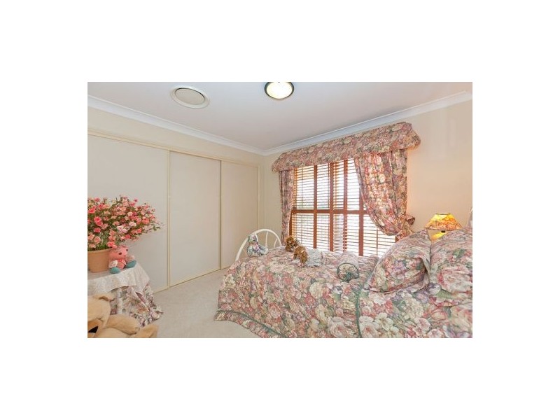 60 Golden Oak Cr, Carindale QLD 4152