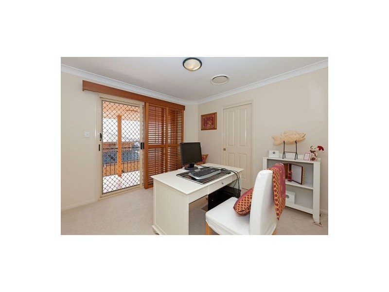 60 Golden Oak Cr, Carindale QLD 4152