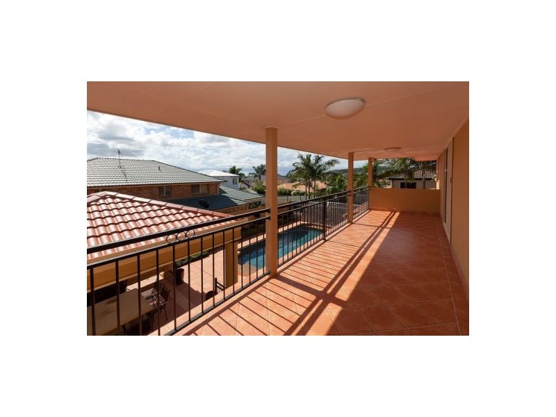 60 Golden Oak Cr, Carindale QLD 4152