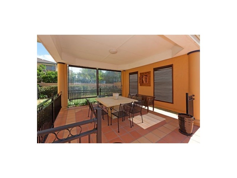 60 Golden Oak Cr, Carindale QLD 4152