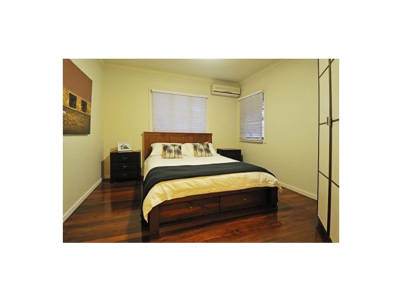 114 Lawn Street, Holland Park QLD 4121