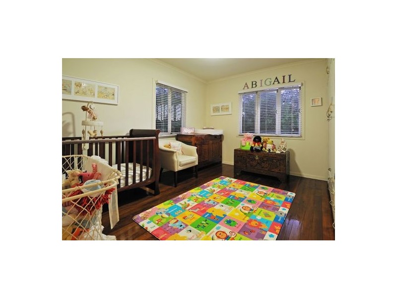 114 Lawn Street, Holland Park QLD 4121