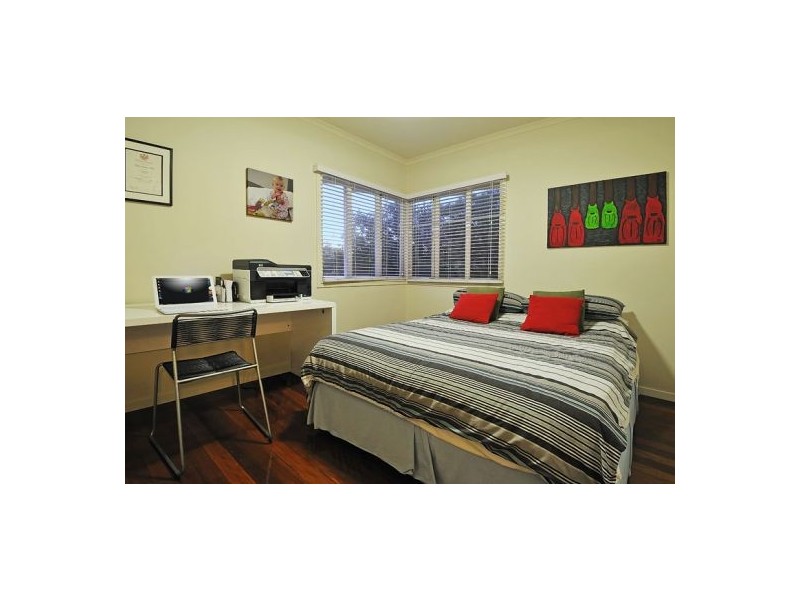 114 Lawn Street, Holland Park QLD 4121