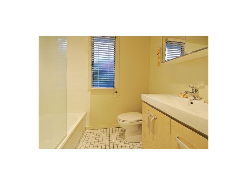 114 Lawn Street, Holland Park QLD 4121