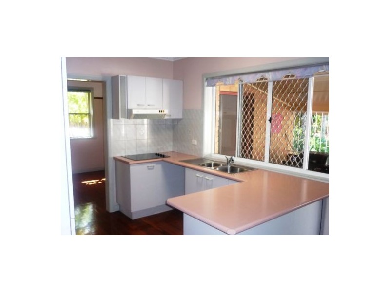 8 Brown Street, Camp Hill QLD 4152