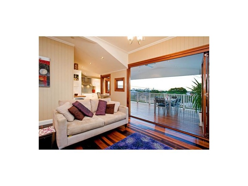 38 Headfort Street, Greenslopes QLD 4120