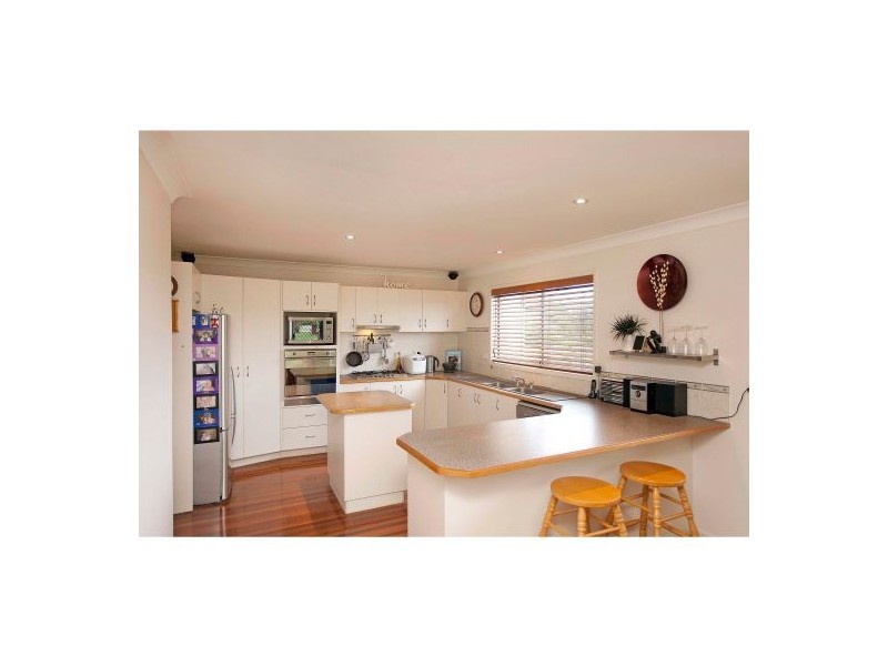 16 Flynn Street, Holland Park West QLD 4121