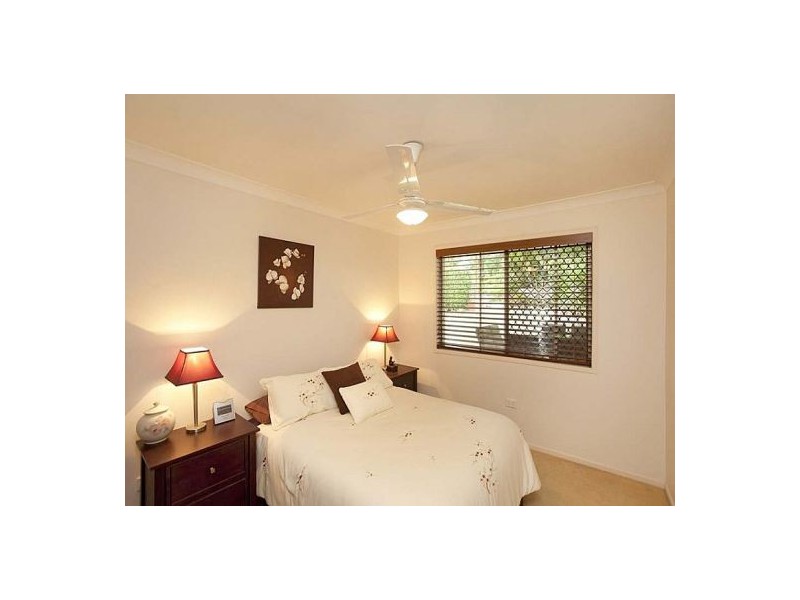 16 Flynn Street, Holland Park West QLD 4121