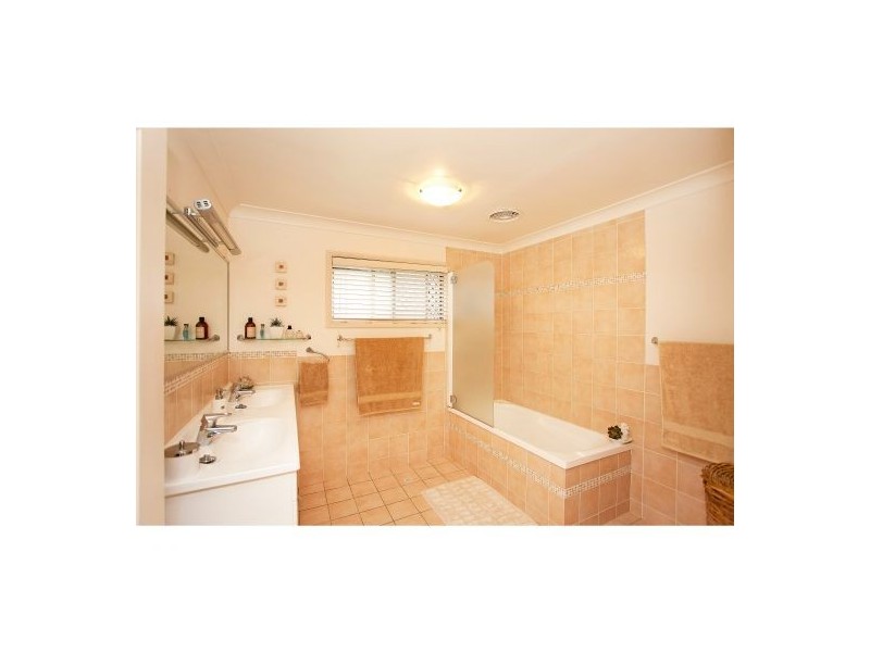 16 Flynn Street, Holland Park West QLD 4121