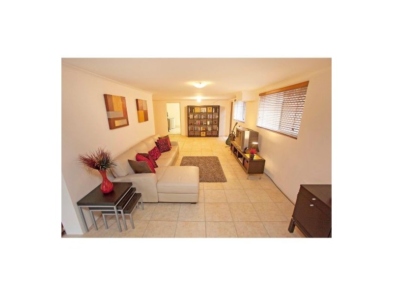 16 Flynn Street, Holland Park West QLD 4121