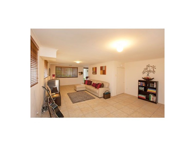 16 Flynn Street, Holland Park West QLD 4121