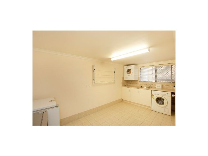 16 Flynn Street, Holland Park West QLD 4121