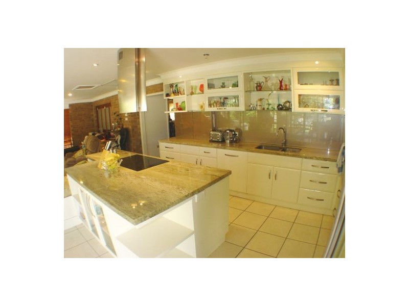 28 Whitehall Av, Birkdale QLD 4159