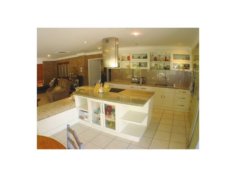 28 Whitehall Av, Birkdale QLD 4159