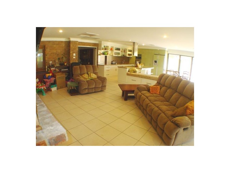 28 Whitehall Av, Birkdale QLD 4159