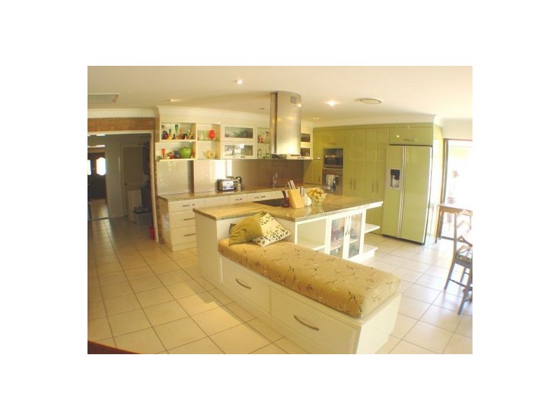 28 Whitehall Av, Birkdale QLD 4159