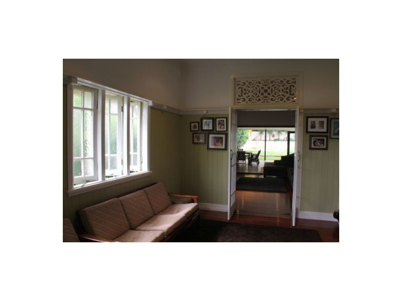 12 Stella Street, Holland Park QLD 4121