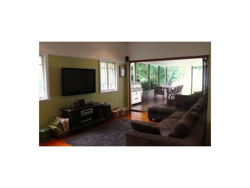 12 Stella Street, Holland Park QLD 4121