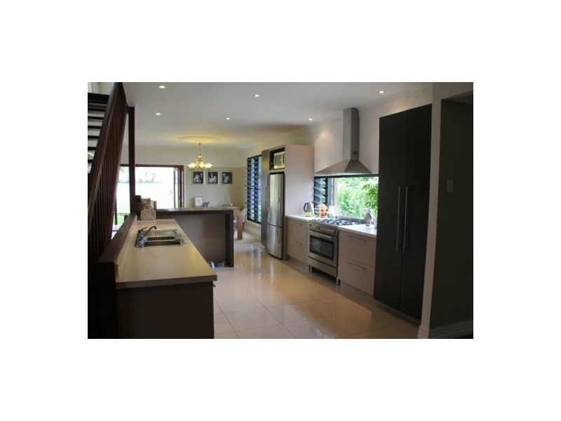 12 Stella Street, Holland Park QLD 4121