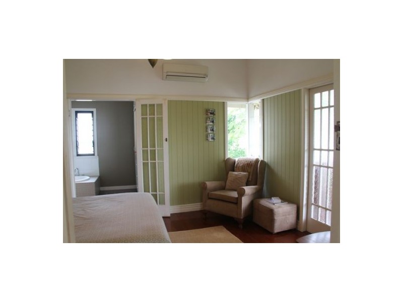 12 Stella Street, Holland Park QLD 4121