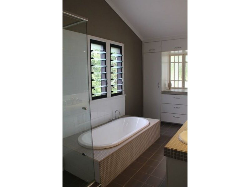 12 Stella Street, Holland Park QLD 4121