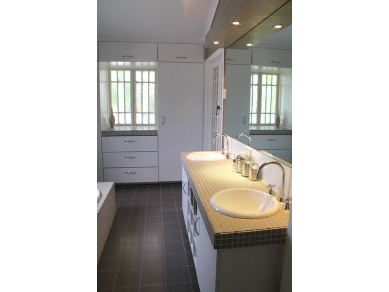 12 Stella Street, Holland Park QLD 4121