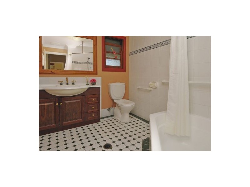 118 Layard Street, Holland Park QLD 4121