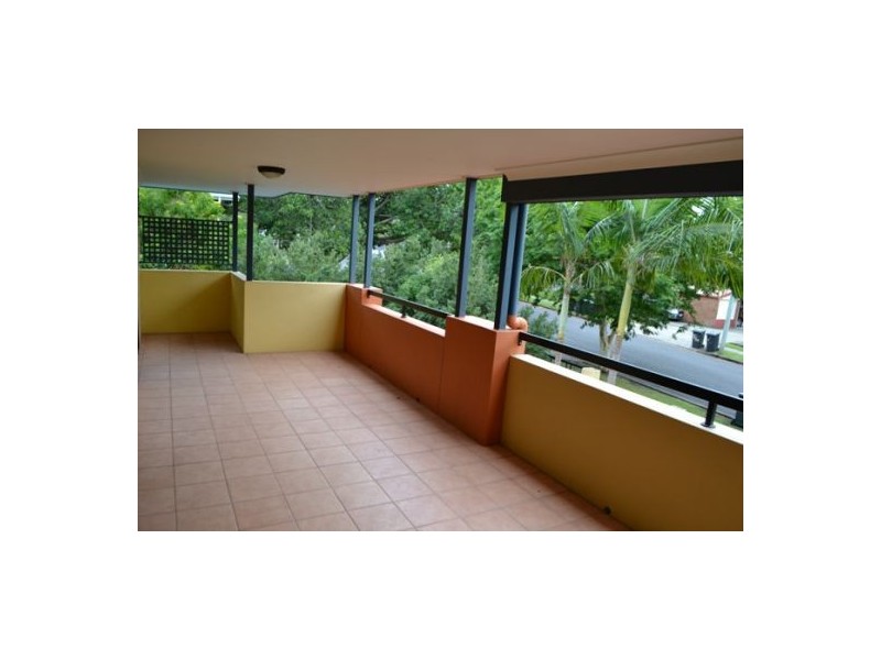 8/85-87 Victoria Terrace, Greenslopes QLD 4120