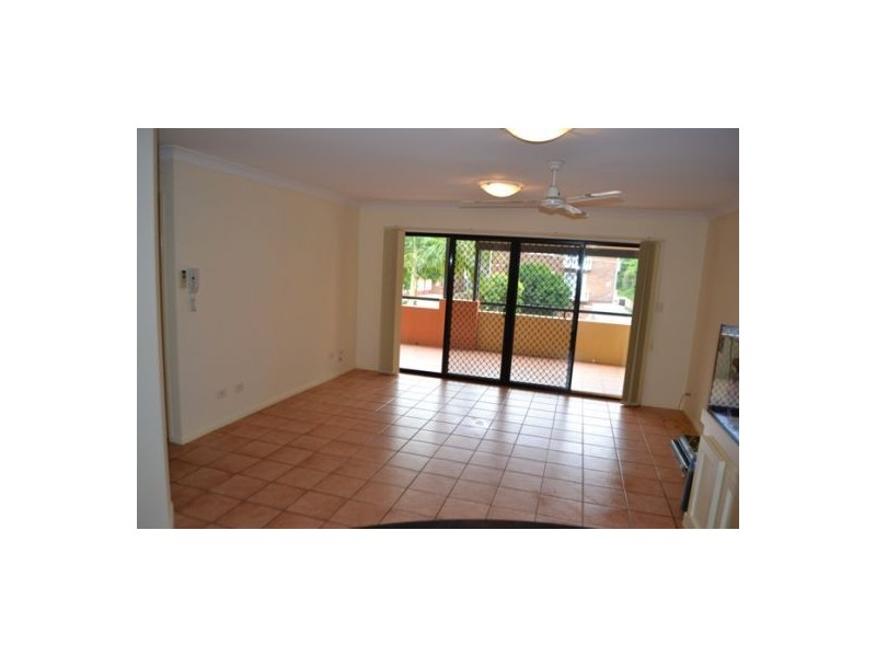 8/85-87 Victoria Terrace, Greenslopes QLD 4120