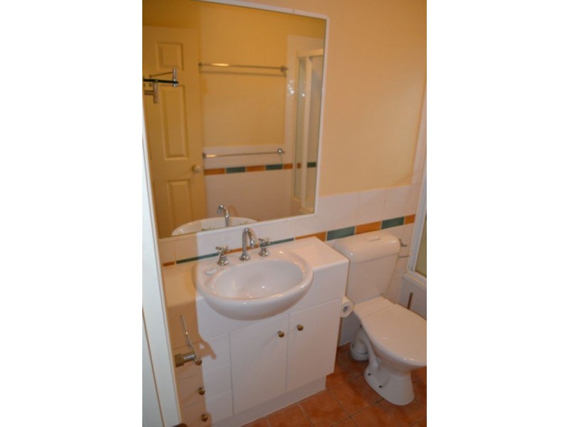 8/85-87 Victoria Terrace, Greenslopes QLD 4120