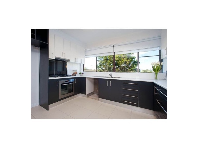 2/95 Kates Street, Morningside QLD 4170