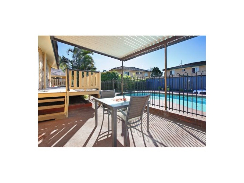 25 Shirland Street, Macgregor QLD 4109