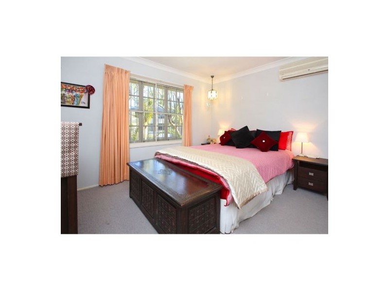 25 Shirland Street, Macgregor QLD 4109