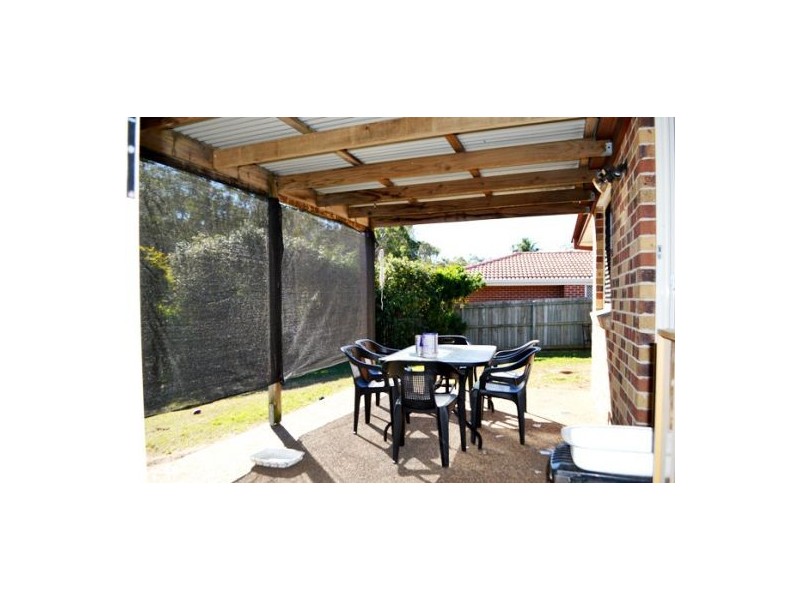 19 Regal Dr, Regents Park QLD 4118