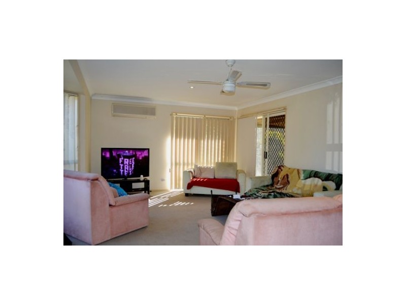 19 Regal Dr, Regents Park QLD 4118