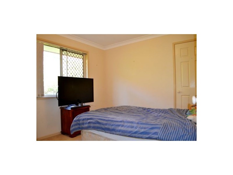 19 Regal Dr, Regents Park QLD 4118