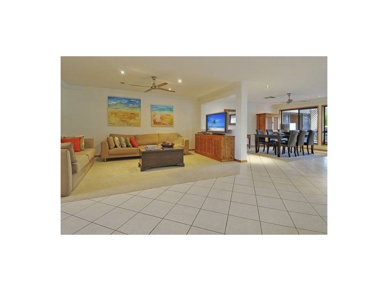 10 Arncliffe Cl, Carindale QLD 4152