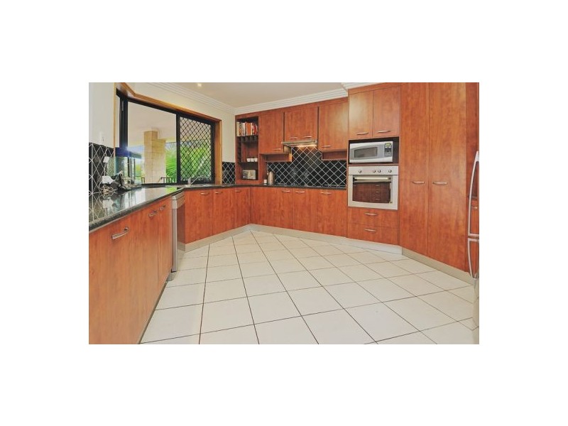 10 Arncliffe Cl, Carindale QLD 4152