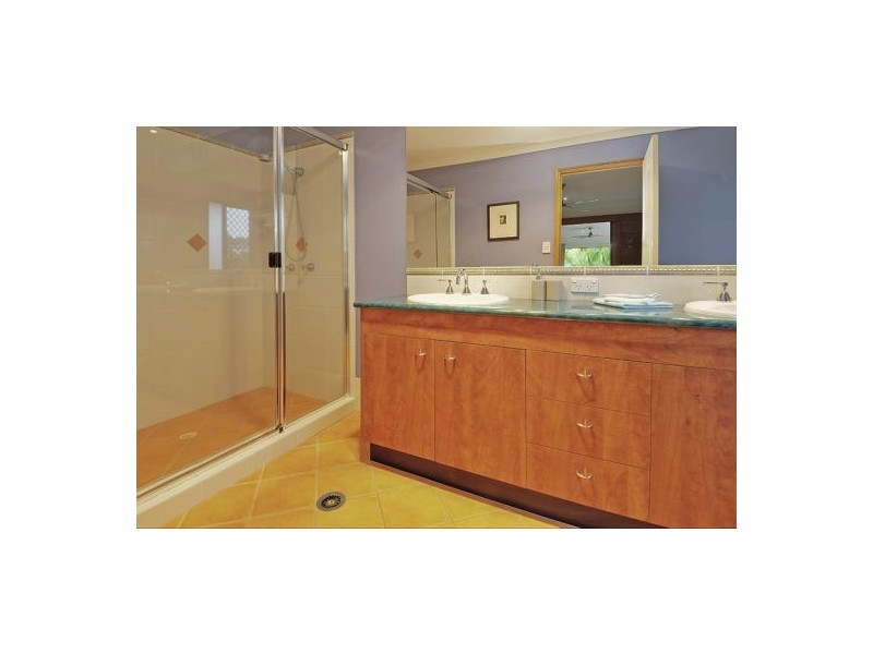 10 Arncliffe Cl, Carindale QLD 4152