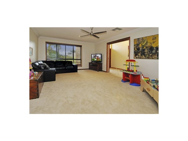 10 Arncliffe Cl, Carindale QLD 4152
