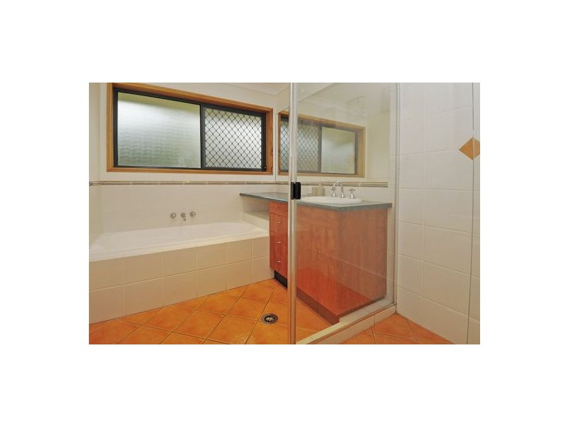 10 Arncliffe Cl, Carindale QLD 4152