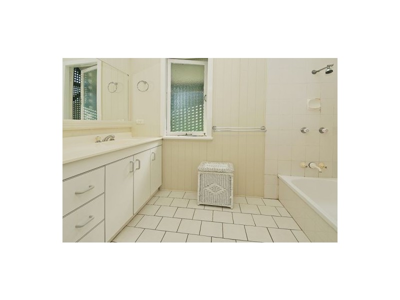 45 Pembroke Rd, Coorparoo QLD 4151